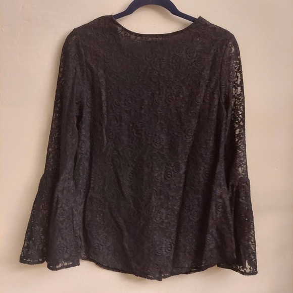 WHITE HOUSE BLACK MARKET V Neck Bell Sleeve All Over Black Lace Top - Picture 7 of 9